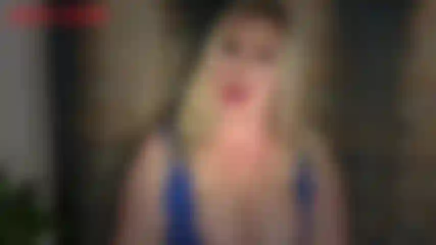 Thérapie pour la dépendance aux gros seins - vous êtes accro au porno, en particulier au porno aux gros seins. Votre thérapeute a mené plusieurs expériences sur vous et a découvert que vos récepteurs cérébraux s'allument vraiment lorsque vous voyez des seins. À titre expérimental, votre thérapeute la tire en grand...