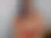 Papa ne satisfait pas - tu rentres à la maison sur un site choquant - ta propre mère en lingerie, en train de grincer sur un vibromasseur ! Au moment où elle commence à jouir, elle lève les yeux pour te voir regarder...