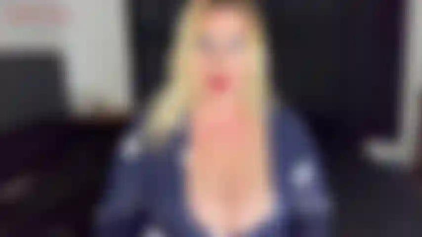 Sissy apprise à jouir correctement - oh petite sissy, tellement désespérée d'être une vraie fille, n'est-ce pas ? Mais tu ne te masturbes pas comme une vraie fille, tu te branles encore ta petite clitoris de sissy comme le ferait un garçon. Dans ce clip, jackie t'apprend comment te masturber comme..