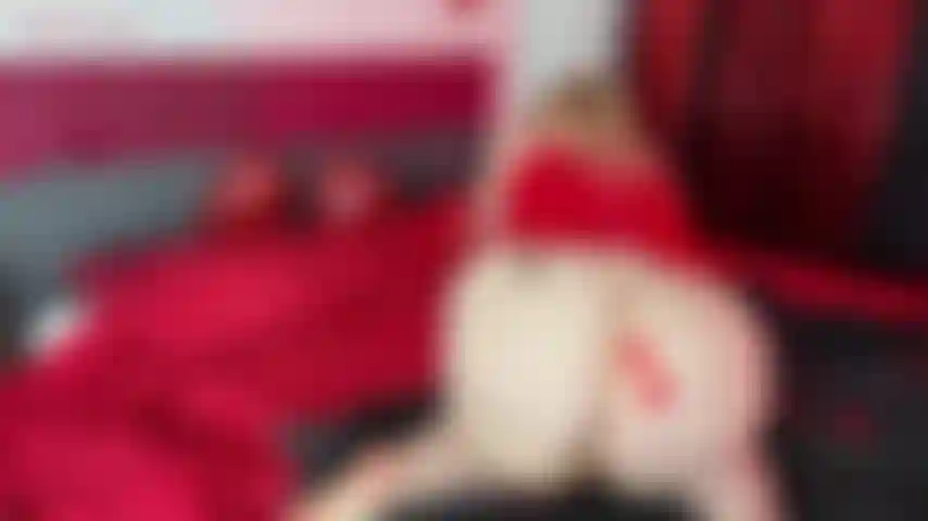 Gros cul de la saint-valentin - dans ce clip, jackie exhibe son beau grand cul. Jackie se penche en avant dans son corset rouge sur son lit couvert de pétales de roses pour vous en ce jour de la saint-valentin. Avec quelques pétales de roses collés sur ses fesses, elle commence à faire bouger son cul et...