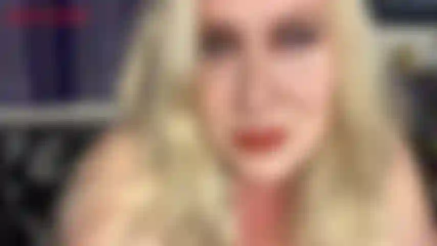 Tongue tease 3 - ce clip rapide est entièrement consacré à la longue langue sexy de jackie ! Jackie a une très longue langue et elle sait comment s'en servir. Jackie tire une longue langue, montrant ses talents de léchant en la faisant tourner de haut en bas, en la faisant rouler et en faisant...