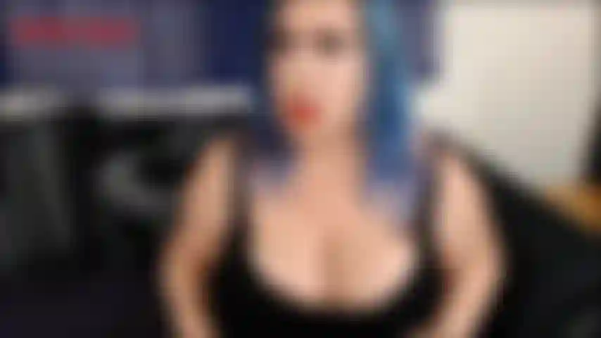 La tante cool — ta tante jackie a accepté de te laisser, toi et trois de tes amis, passer la nuit chez elle pour une soirée pyjama, puisque ta mère ne voulait pas que vous le fassiez chez elle. La tante jackie est tellement...