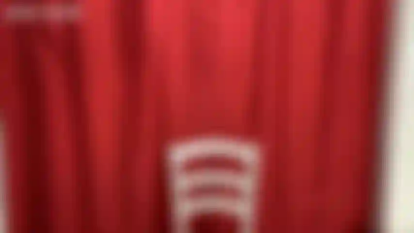 Épaisse au point de te faire tromper — ta meuf est encore à la salle de sport à essayer désespérément de se faire un beau cul et d'avoir des courbes pour te garder. T'as toujours été un vrai dragueur par le passé, t'as toujours...