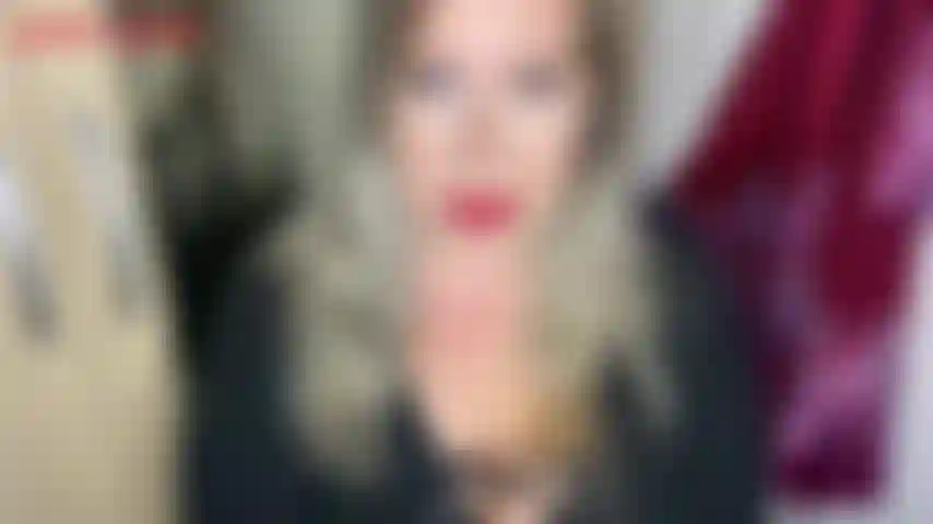 Nouvelle année, addiction plus forte -:: c'était une vidéo personnalisée pour un fan :: c'est une nouvelle année, et ta résolution cette année est d'être l'esclave accro de jackie, qui renifle, lèche et paie. Ton addiction grandit encore, jackie t'envoûte...