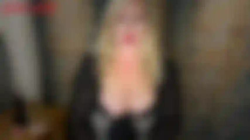 Soyez ma princesse anale sissy - vous rêvez d'être une bonne petite salope poule mouillée depuis des lustres, et jackie vous a vraiment aidé à passer à travers le processus pour devenir la meilleure salope poule mouillée que vous puissiez être. Mais maintenant jackie veut faire de toi sa petite poule mouillée.