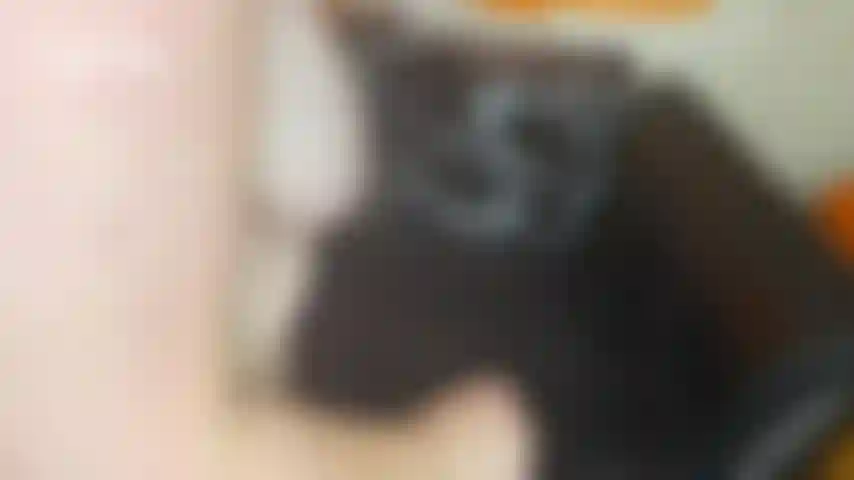 Da de los orgasmo, cette grosse femme avec un masque de crâne en sucre est excitée et a besoin de jouir ! Regardez-la pendant qu'elle broie son clitoris sur un vibromasseur, s'offrant un orgasme intense et humide !