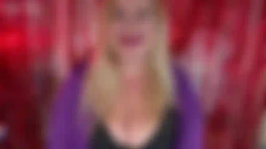 Jeu findom joi - cela fait un moment que jackie n'a pas joué à un jeu findom amusant avec vous, il est temps de vider votre portefeuille ! Tes couilles sont pleines et tu es désespérée de caresser jackie, mais tu sais qu'elle ne te laissera jamais le faire gratuitement ! Dans ce clip, jackie donne..