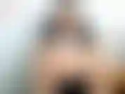 Va au diable, la petite sœur perdante jackie a enlevé son habit et prie avec son voile et sous ses vêtements. Vous passez devant sa chambre et vous vous retrouvez excitée par ses gros seins...