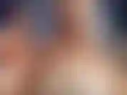 Jackie, adoratrice des seins, a de superbes gros seins naturels dont tout le monde ne peut pas se lasser, y compris jackie elle-même ! Dans ce clip, jackie vénère ses propres gros seins naturels de 42f en léchant, en suçant et...