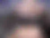 La fille gothique bitchy est punie - votre fille salope gothique rentre encore du club en désordre et vous la surprenez en train de la surprendre en train de se masturber devant du porno bbc sur le canapé ! Elle est gênée mais...