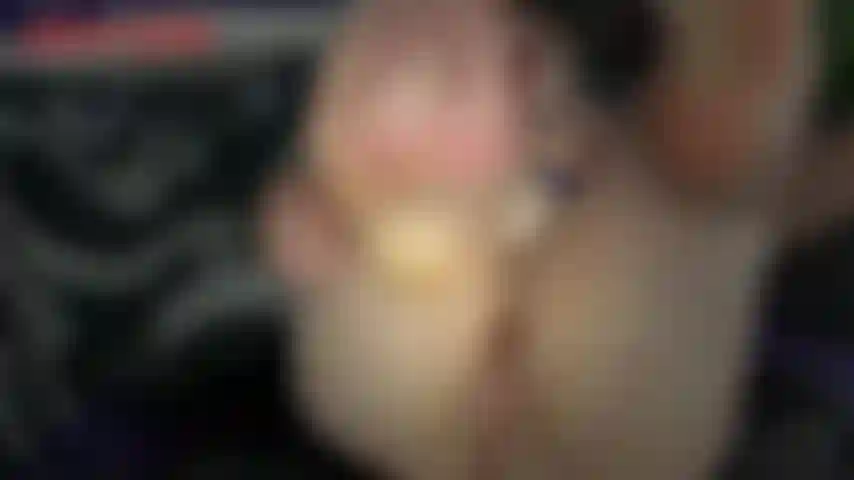 Les pieds et la chatte dans ton visage - dans ce clip, jackie a ses 10 pieds sexy de grande taille juste dans ton visage ! Sa chatte est également bien en vue, sa jolie fente rose et humide scintille, et maintenant elle vous veut juste devant elle en adorant ses pieds parfaits. Jackie...