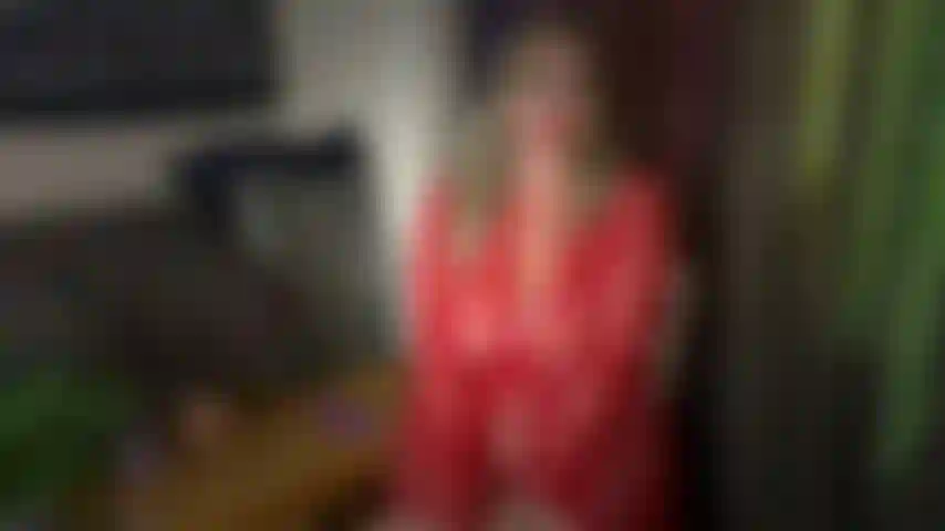 Vibrateur dans la culotte, jouissance pour le bon garçon de la belle-mère-::c'était une vidéo personnalisée pour un fan::un des fans fidèles de longue date de JackieSynn lui a offert ce sexy peignoir rouge transparent, et il a également payé pour une vidéo personnalisée d'elle jouissant intensément dedans. Dans ce clip, JackieSynn continue...