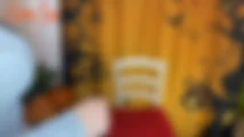 Cuckolding d'halloween - (c'est une suite de pipe ou de friandise) vous rentrez tard le soir d'halloween pour trouver votre femme très heureuse. Elle avoue son plaisir, elle a réussi à sucer un jeune truc...
