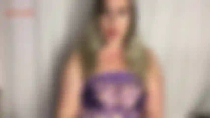Payez pour chasser le gay – findom – dans ce clip, jackie va enfin guérir toute votre obsession malsaine pour les bites. Vous savez que plus vous dépensez pour jackie, moins vous êtes gay. Sérieusement, cette vidéo va définitivement vous transformer en l'alpha hétéro que vous avez...