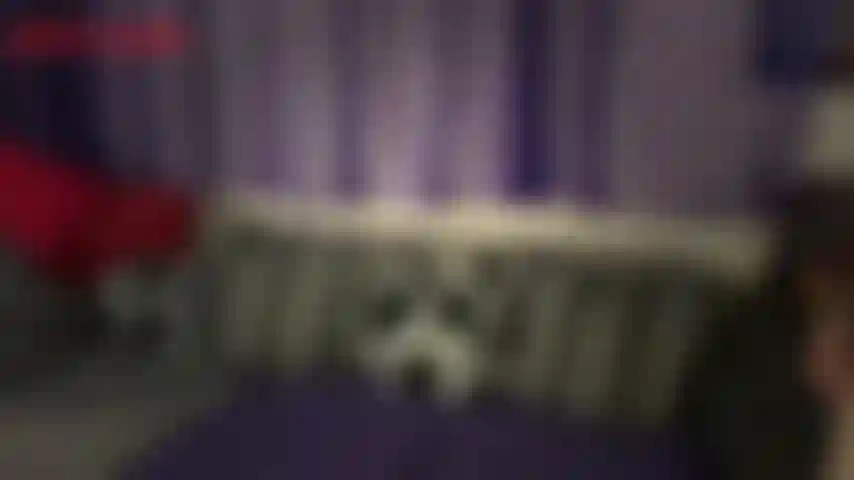 Petite bite humiliée - jackie sait que tu es un minable avec ta petite bite. Tu sais que jackie adore les grosses bites, elle ne laisserait jamais quelqu'un d'aussi pathétique que toi se toucher devant une déesse comme elle, pas gratuitement en tout cas. Et ce clic dont jackie se moque...