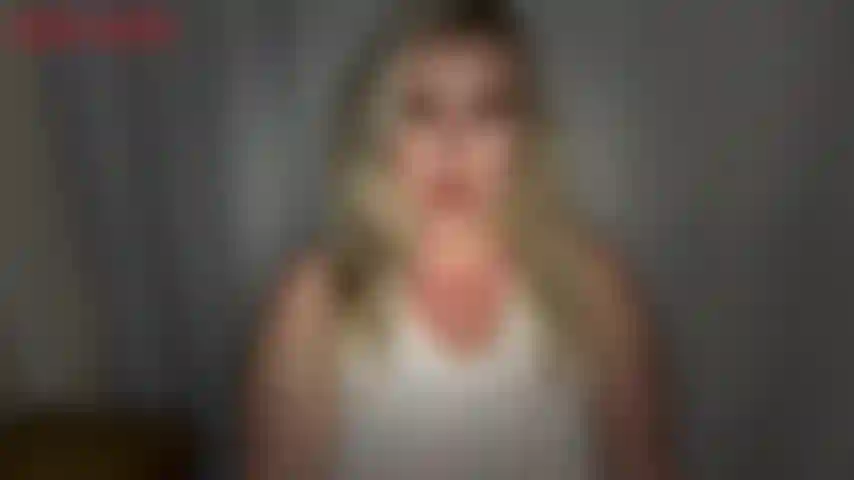 Le zombie porno de ma belle-mère - ta belle-mère t'a offert un nouveau téléphone pour ton 18e anniversaire, ton tout premier téléphone intelligent ! Tu étais aussi très excitée de voir le cadeau qu'elle a laissé dans le téléphone, belle-mère a chargé ton téléphone avec beaucoup, beaucoup de porno ! Toutes différentes...