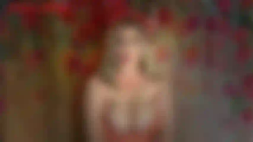 Jerk au travail, ta vie est devenue tellement ennuyeuse et banale. Tout ce que vous faites est d'aller travailler, de rentrer à la maison, de vous branler pour rincer du porno et de répéter. Mais jackie veut animer ta vie ! Jackie sait à quel point elle vous excite et vous excite, alors pourquoi ne pas vous branler au travail avec elle...