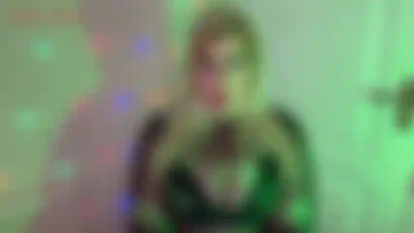Jackie te refuse l'orgasme - jackie porte une robe moulante et transparente qui va te faire absolument vibrer. Tu as passé toute la nuit à te branler, n'est-ce pas ? À pomper ta bite, à regarder les vidéos de jackie ? Tu t'es retenu si longtemps et tu es tellement prêt à...