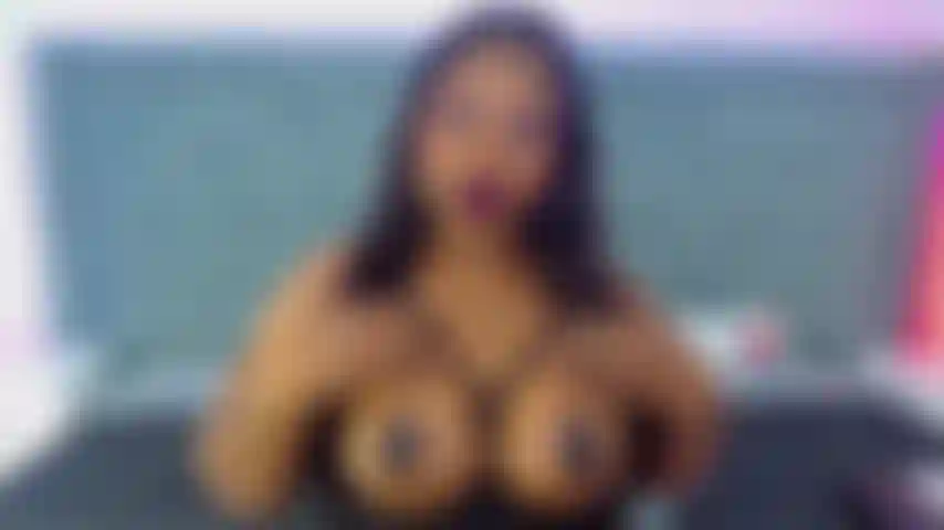 Je baise mes seins et ma bouche.