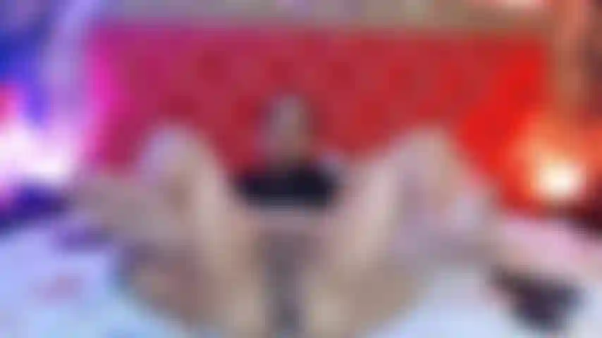 this domi vibrates my pussy