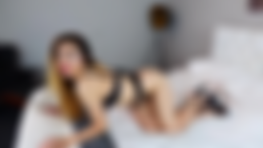 Taquine sous-vêtements noirs et didlo