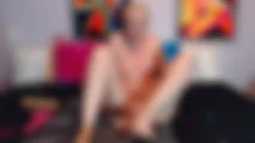 Jayda diamonde gros jouet pénétration anale et chatte.