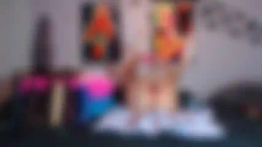 Jayda diamonde suce profondément en chevauchant la bbc dans le cul.