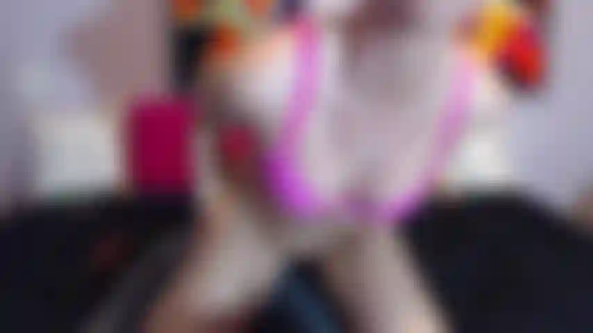 Jayda gros jouet anal et énorme chatte jouet.