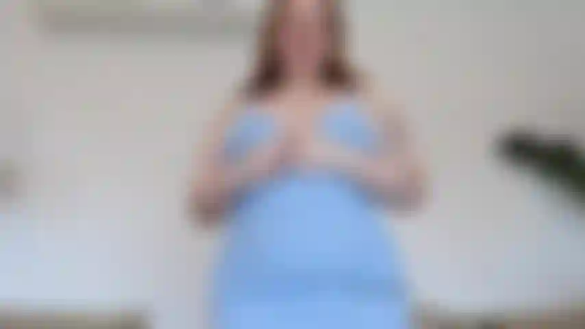J'écarte les fesses et la chatte, assise sur le visage.