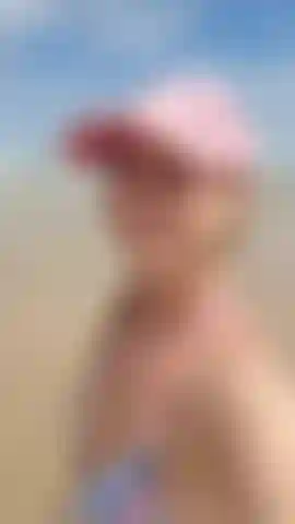 Une journée aventureuse et risquée à la plage. 2024.