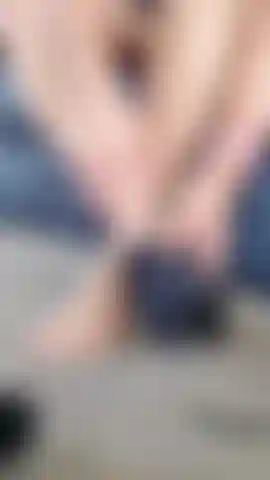 Jeux de pieds alléchants, massage indulgent, taquineries séduisantes, sensualité exacerbée, orgasme. 2024.