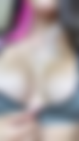 Des seins rebondissants.