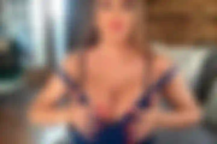 D'énormes seins enceintes.