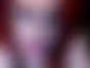 Dans ce clip, je suis très exigeante et dominante car non seulement je vous demande de vous branler pour moi, mais je vous ordonne de manger votre charge pour jouir du tout ! Sois une bonne esclave et fais ce qu'on te dit !