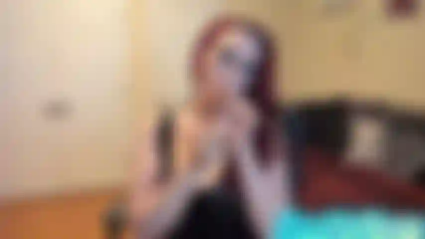 Un cigare n'est jamais qu'un cigare - une maîtresse de cigare allume un cigare, puis, en utilisant sa courbe sexy et sa voix séduisante, vous pénètre dans l'esprit en vous soufflant sa fumée au visage, faisant de vous son ultime servante de fumée d'une manière qu'elle seule sait faire. Demande personnalisée ? Envoyez-moi un message !