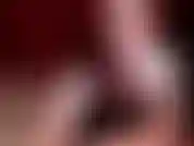 L'infirmière sexy vêtue de latex jenn vous explique comment la caresser.