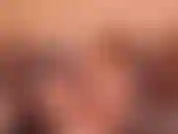 Je suis devenue vraiment excitée après la cam et j'ai décidé de m'asseoir et d'utiliser mon hitachi pour m'offrir quelques orgasmes très intenses dans mes bas et mes talons.