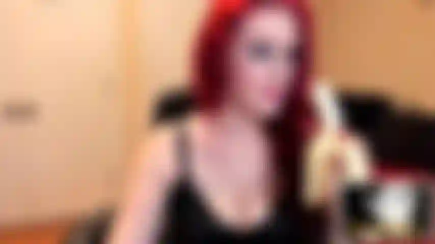 Ta idiote de maîtresse mange une banane juste quelque chose de mignon pour montrer à quel point je peux être idiote et amusante aussi.