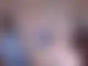 C'est plus tard dans l'après-midi et déessejenn vient de rentrer d'une longue journée au bureau, elle s'assoit dans son chemisier boutonné avec ses lunettes sexy et son rouge à lèvres rouge vif.