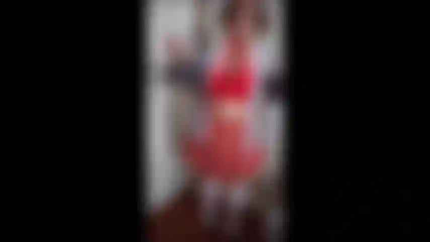 Jeny se reveille zombiphie mais tjrs aussi nympho ....