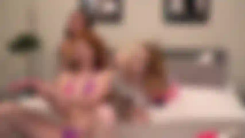 Hot summer babes - andi rose, jane rogers et scarlet skies utilisent un gode double face pour jouir en direct sur jerkmate.