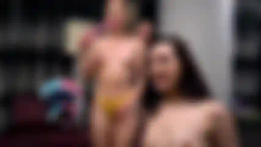 Pussy est au menu avec lily lane, paige owens, whitney wright lors d'une émission en direct le week-end jerkmate.