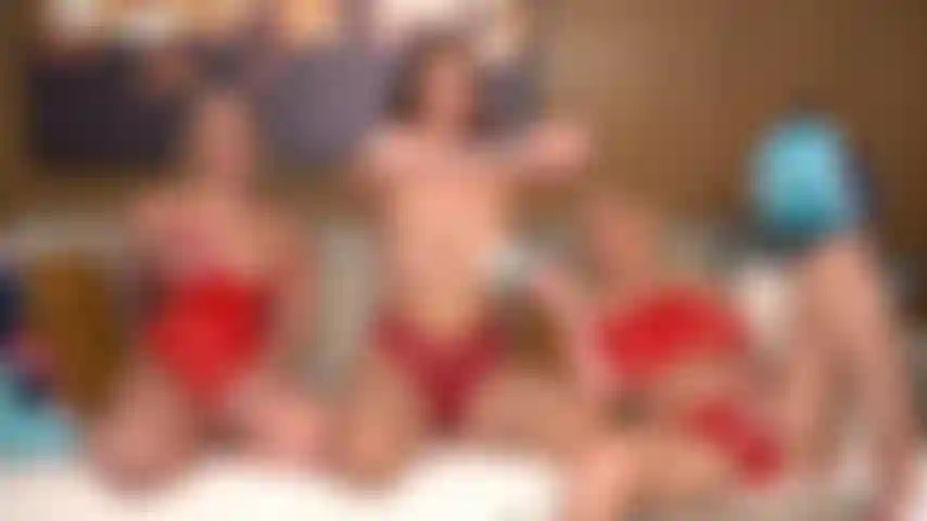 Tatouages ​​et seins - kali roses, bella rolland et brooke banner sont très créatives avec un gode double face lors du live jerkmate gold show.