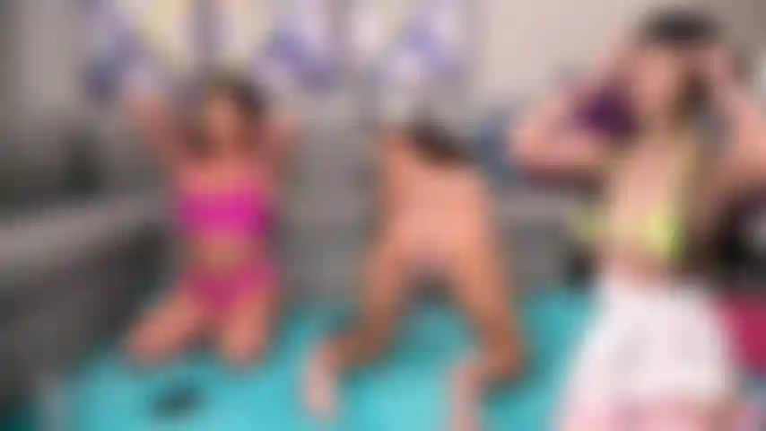 Fant-asia - marica hase est une pro du gode-ceinture lors d'une soirée asiatique en direct avec yumi sin et morgan lee.