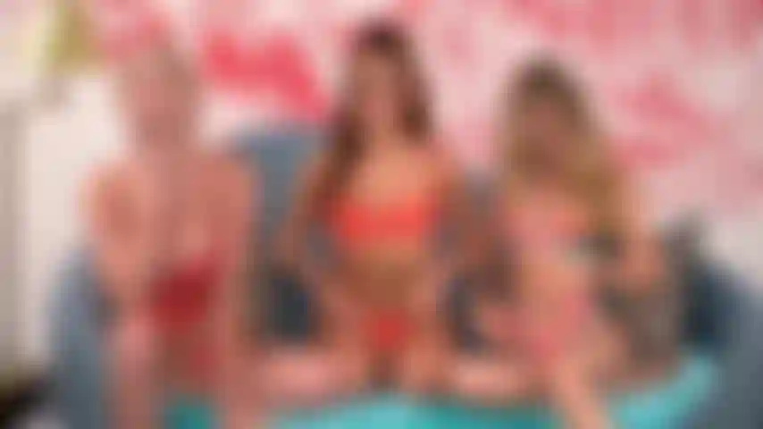 Rends papa fier - léchage de chatte chaud fou et trio lesbien assis sur le visage avec vanna bardot, haley reed, skye blue.