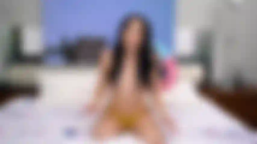 Des filles salopes se chevauchent le visage lors d'un trio chaud avec une caméra lesbienne.