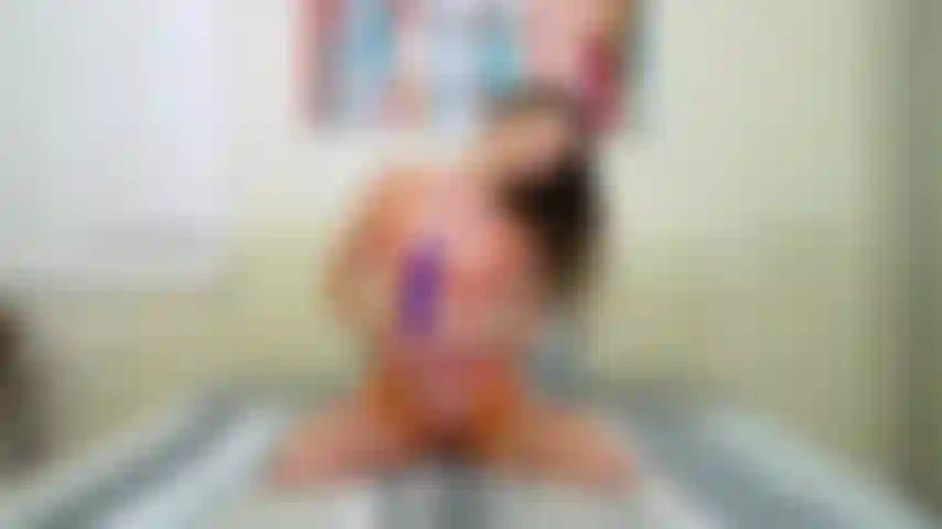 Hot babe charly summer te veut tout seul sur cam. Rien de tel qu'une brune chaude qui twerk et se baise pour égayer votre journée.