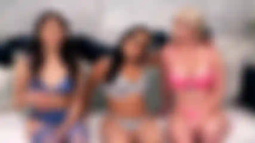 Anal fantasy - penelope woods et kay carter insèrent toutes sortes de jouets dans le cul de summer col.