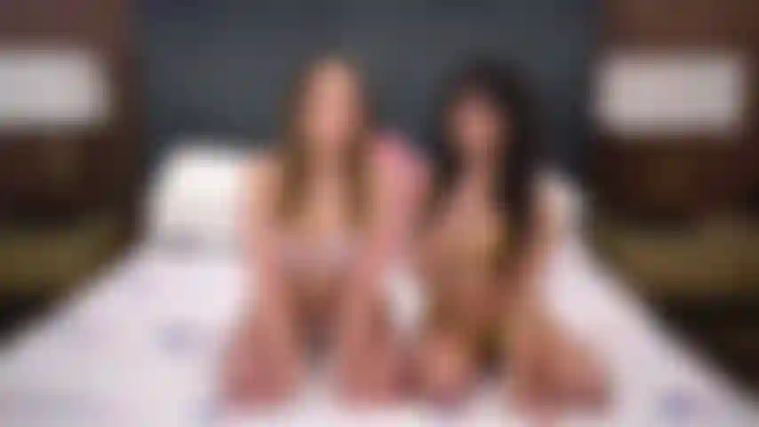 Isabella gentille et après opale, descendez l'une sur l'autre et cisez en direct sur cam.