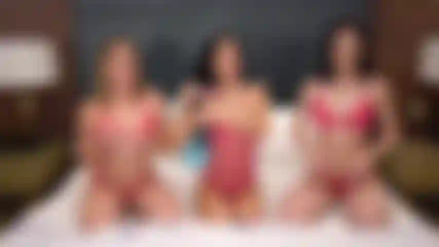 Diana grace et katie kush spitroasting jazmin luv avec des godes ceintures en live cam show.